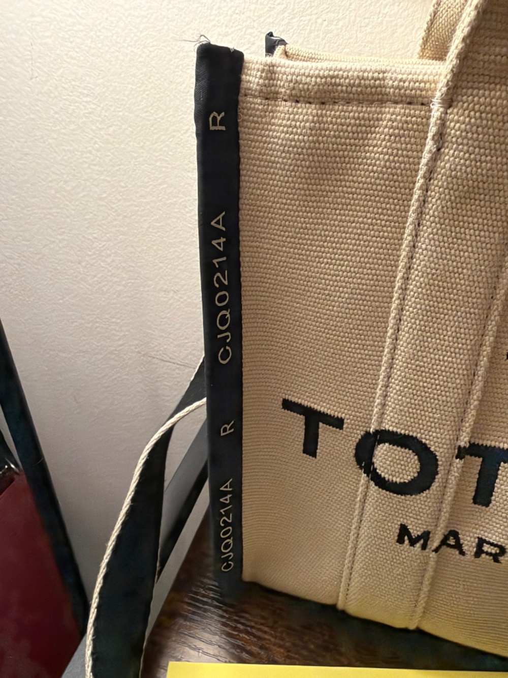 Marc Jacob’s The Tote Bag Jacquard - Picture 3 of 8